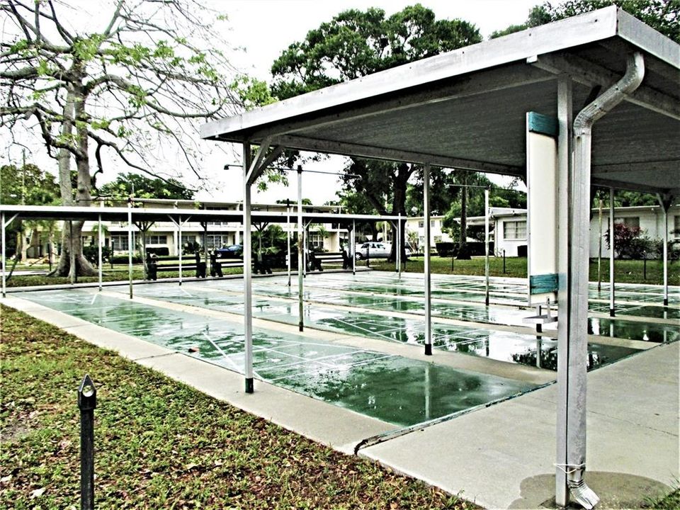 For Sale: $114,700 (2 beds, 1 baths, 875 Square Feet)