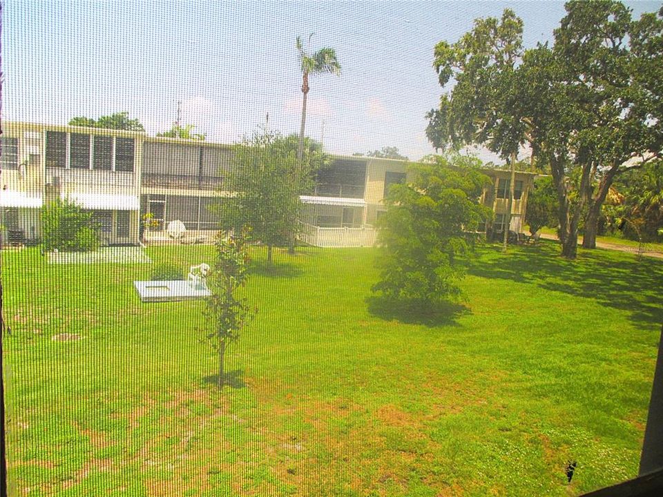 For Sale: $114,700 (2 beds, 1 baths, 875 Square Feet)