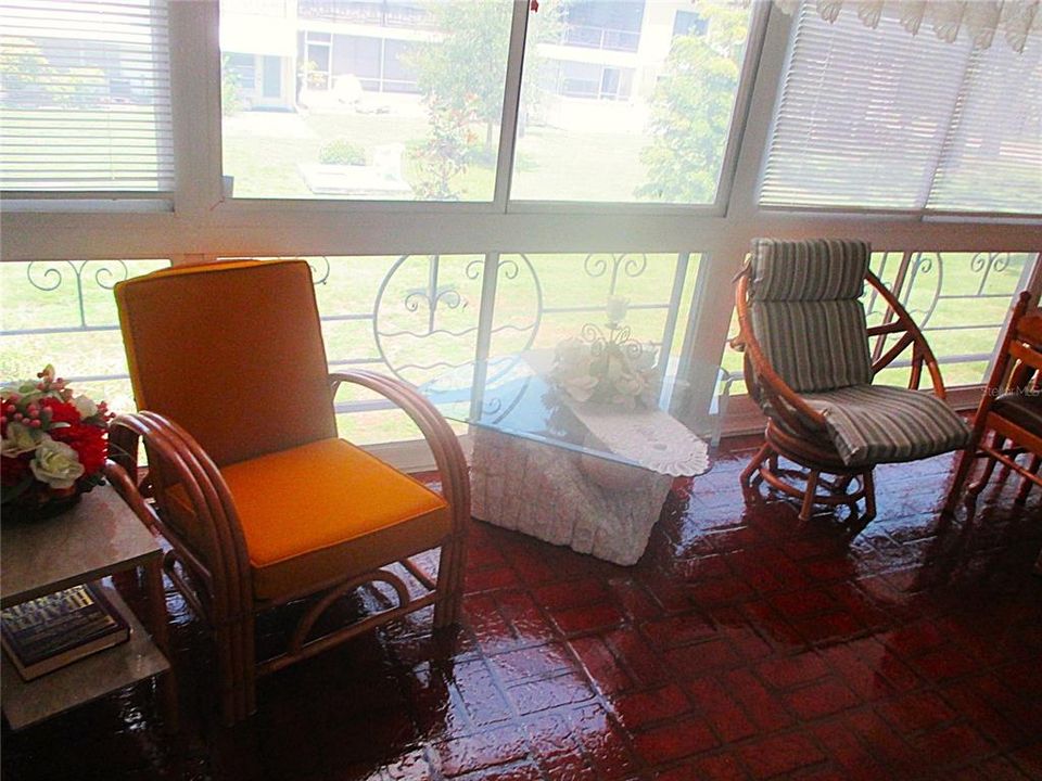 For Sale: $114,700 (2 beds, 1 baths, 875 Square Feet)