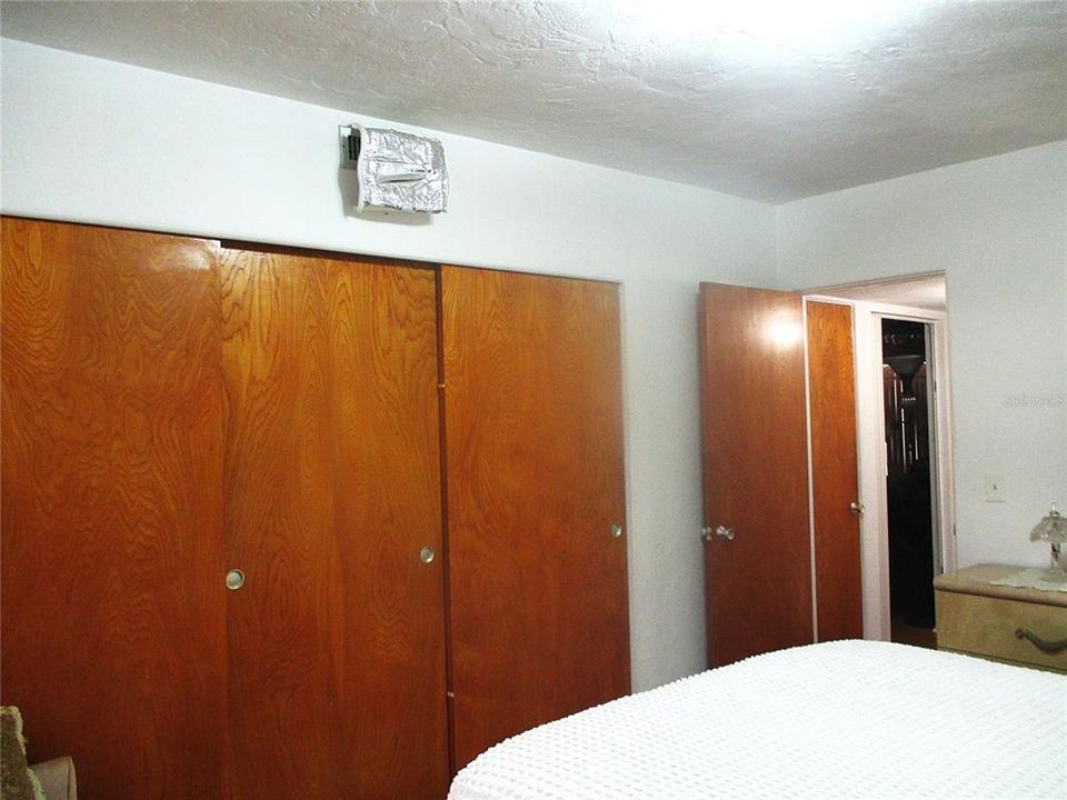 For Sale: $114,700 (2 beds, 1 baths, 875 Square Feet)