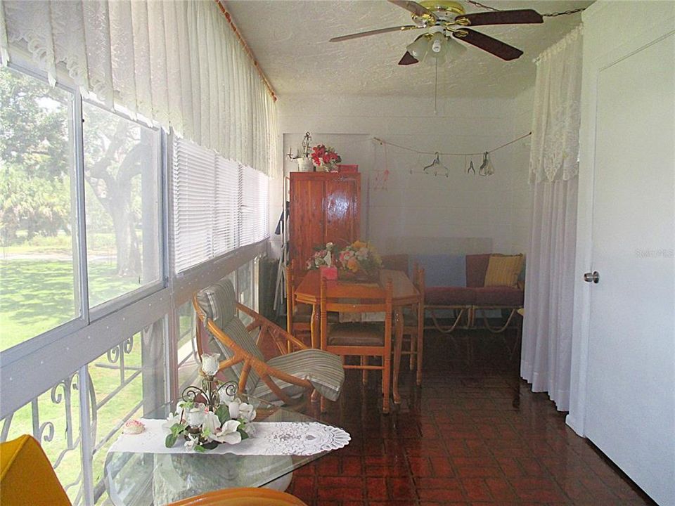 For Sale: $114,700 (2 beds, 1 baths, 875 Square Feet)