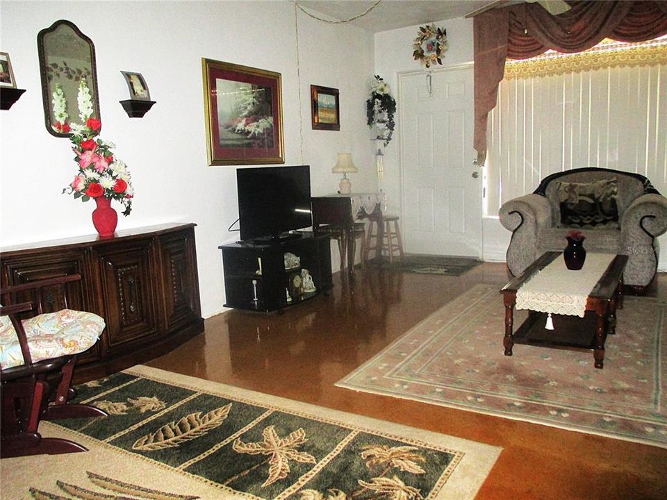 For Sale: $114,700 (2 beds, 1 baths, 875 Square Feet)