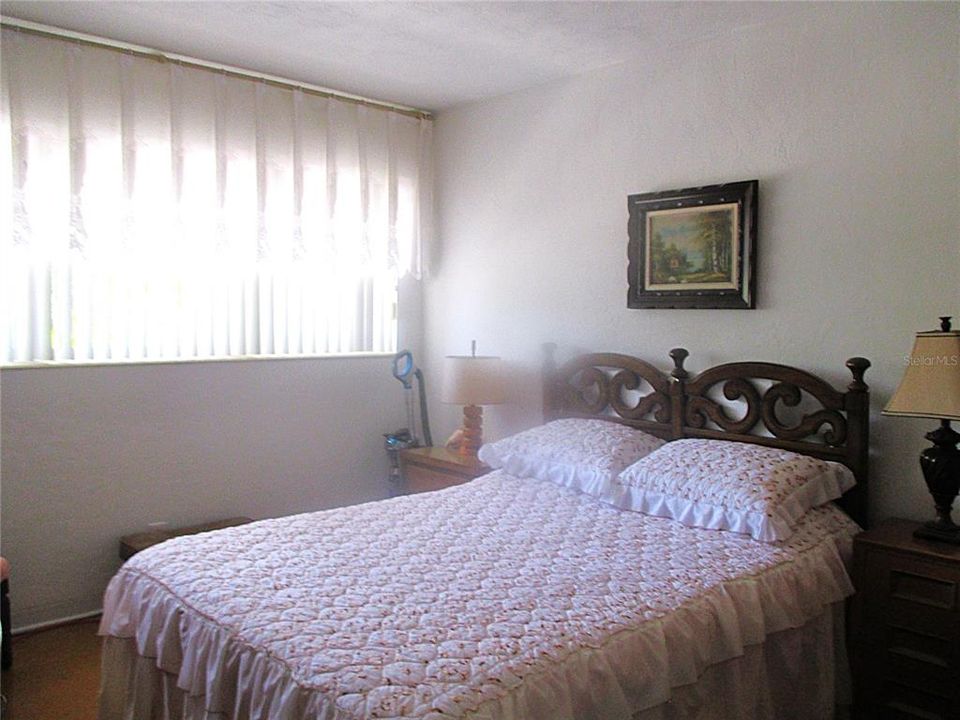 For Sale: $114,700 (2 beds, 1 baths, 875 Square Feet)