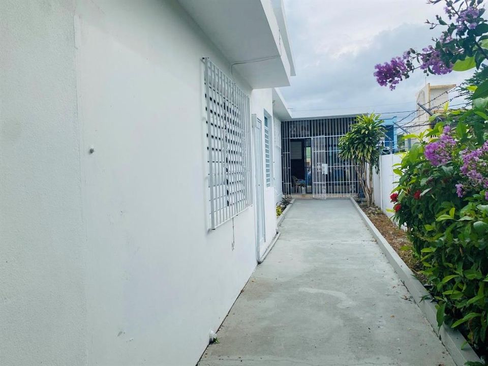 En Venta: $385,000 (4 camas, 2 baños, 2200 Pies cuadrados)