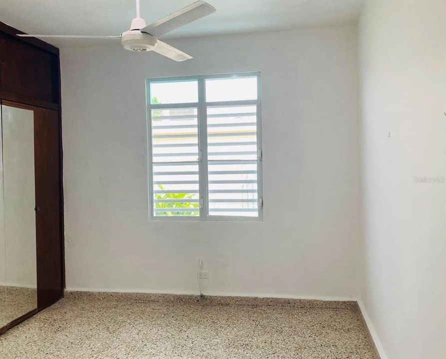 En Venta: $385,000 (4 camas, 2 baños, 2200 Pies cuadrados)