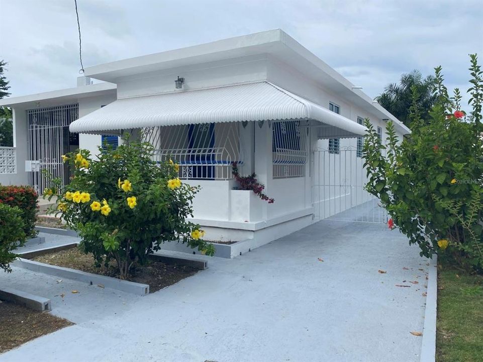 En Venta: $385,000 (4 camas, 2 baños, 2200 Pies cuadrados)