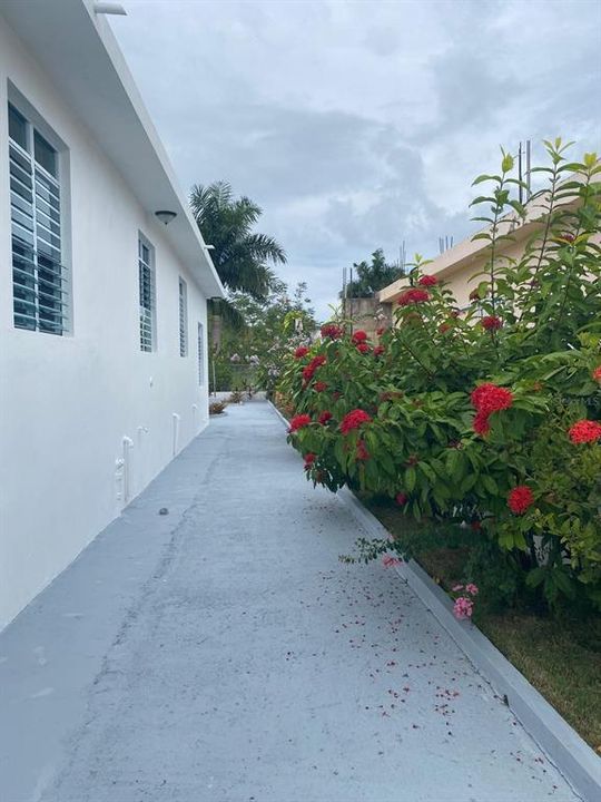 En Venta: $385,000 (4 camas, 2 baños, 2200 Pies cuadrados)