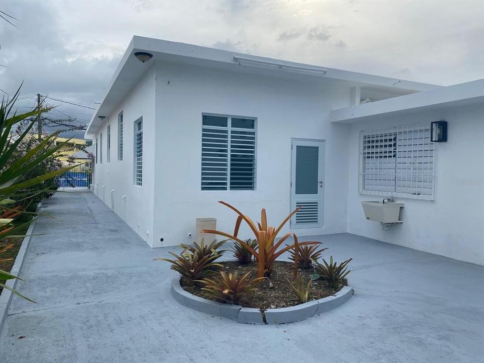 En Venta: $385,000 (4 camas, 2 baños, 2200 Pies cuadrados)