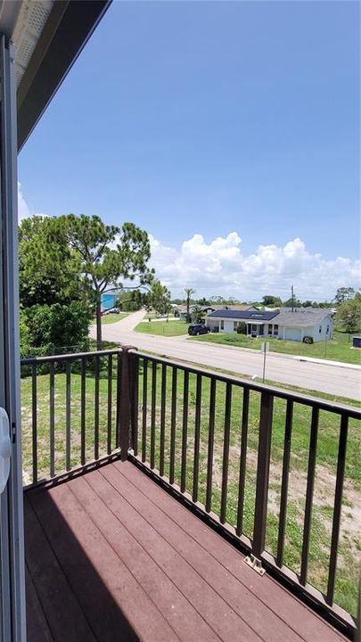 合同活跃: $1,300 (2 贝兹, 2 浴室, 960 平方英尺)