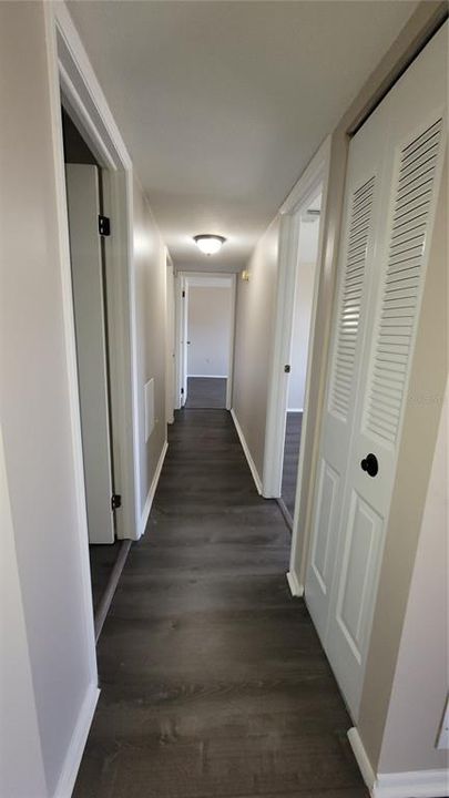 合同活跃: $1,300 (2 贝兹, 2 浴室, 960 平方英尺)