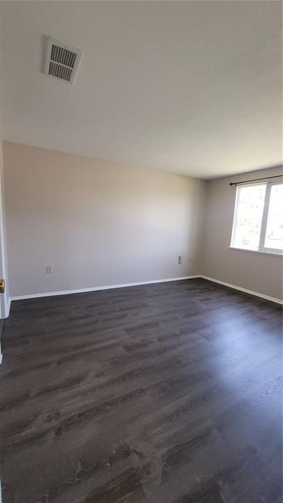 合同活跃: $1,300 (2 贝兹, 2 浴室, 960 平方英尺)