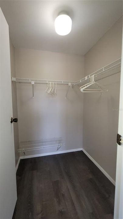 合同活跃: $1,300 (2 贝兹, 2 浴室, 960 平方英尺)