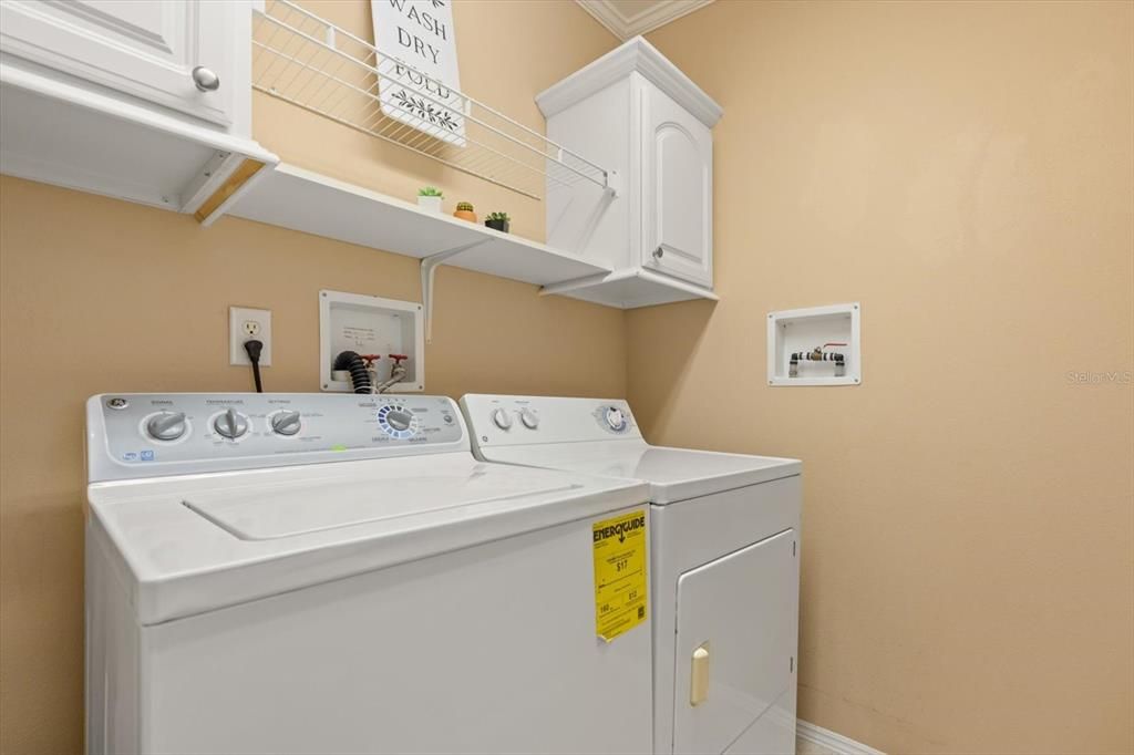 Под контрактом: $295,000 (3 спален, 2 ванн, 1910 Квадратных фут)