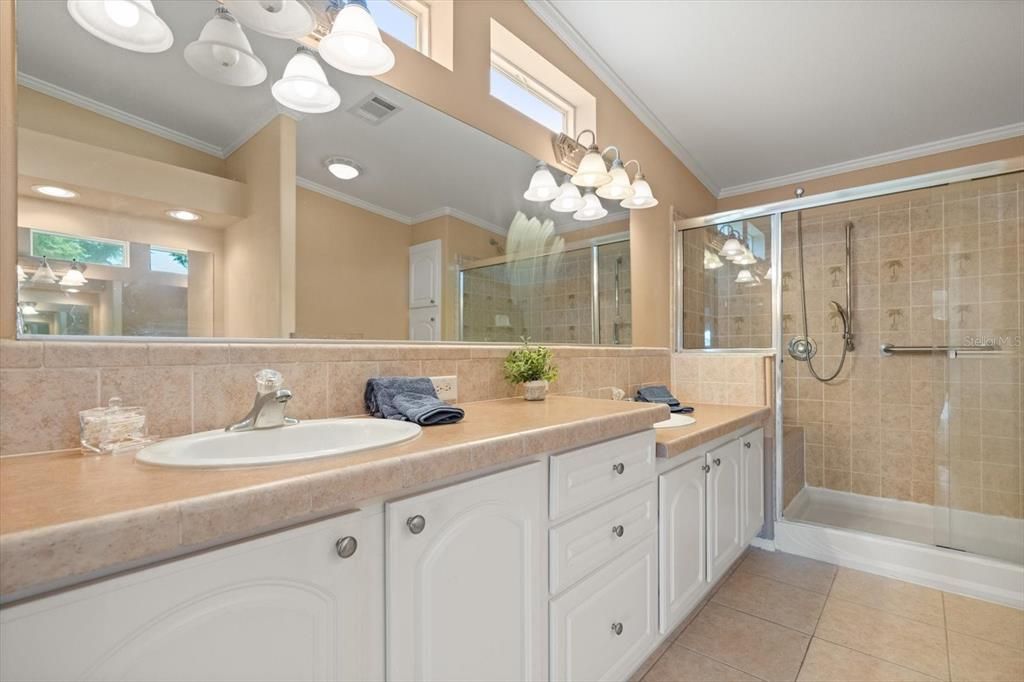 Под контрактом: $295,000 (3 спален, 2 ванн, 1910 Квадратных фут)