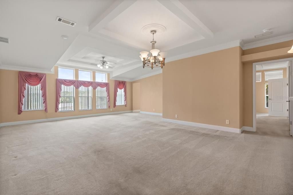 Под контрактом: $295,000 (3 спален, 2 ванн, 1910 Квадратных фут)