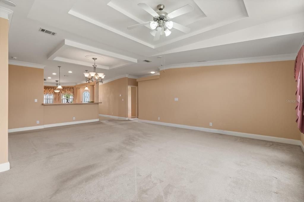 Под контрактом: $295,000 (3 спален, 2 ванн, 1910 Квадратных фут)