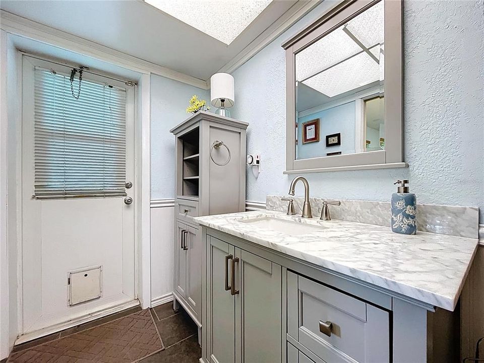 Active With Contract: $925,000 (5 beds, 4 baths, 2624 Square Feet)