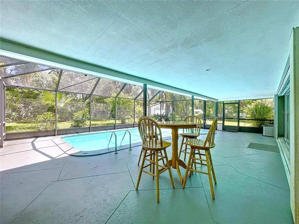 Active With Contract: $925,000 (5 beds, 4 baths, 2624 Square Feet)