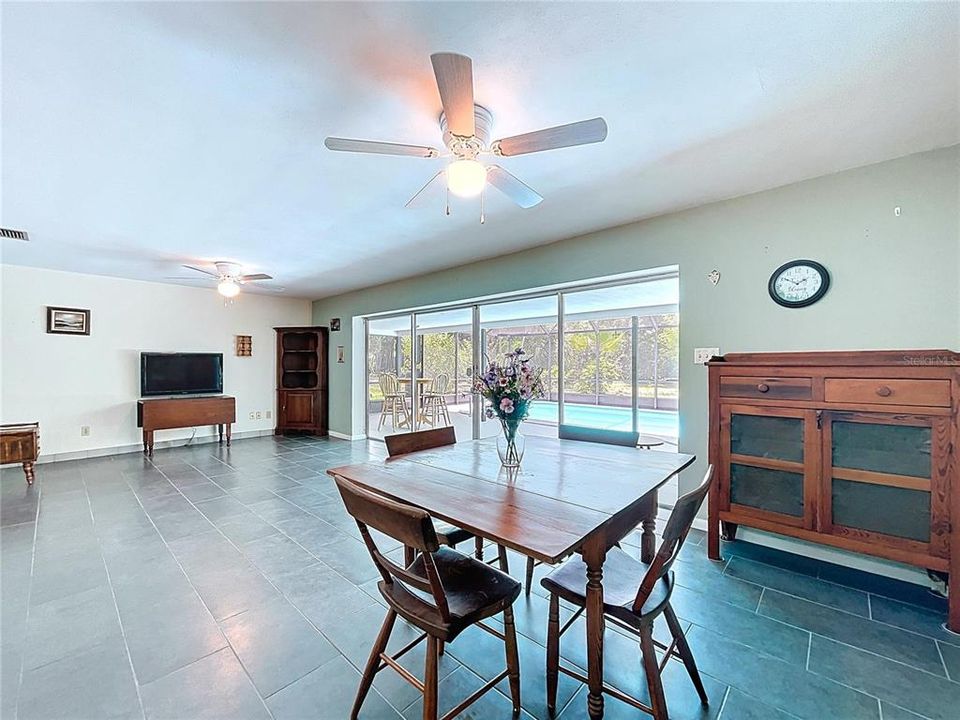 Active With Contract: $925,000 (5 beds, 4 baths, 2624 Square Feet)