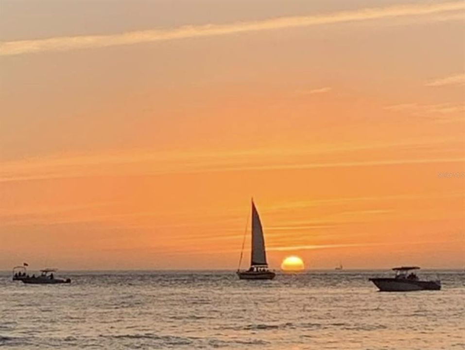 Active With Contract: $925,000 (5 beds, 4 baths, 2624 Square Feet)