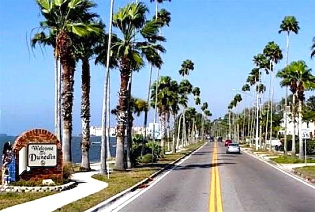 Active With Contract: $925,000 (5 beds, 4 baths, 2624 Square Feet)