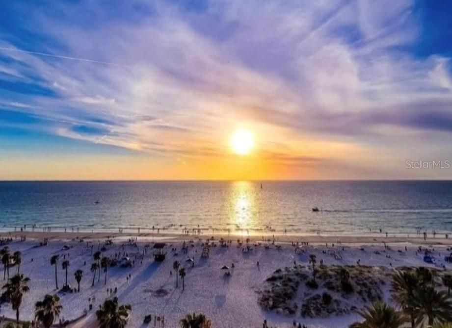 Active With Contract: $925,000 (5 beds, 4 baths, 2624 Square Feet)