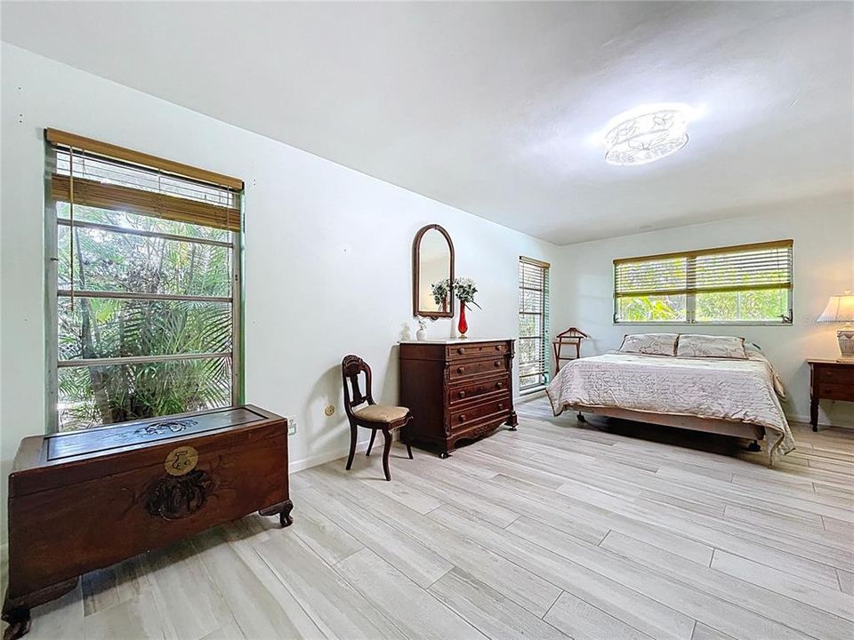 Active With Contract: $925,000 (5 beds, 4 baths, 2624 Square Feet)