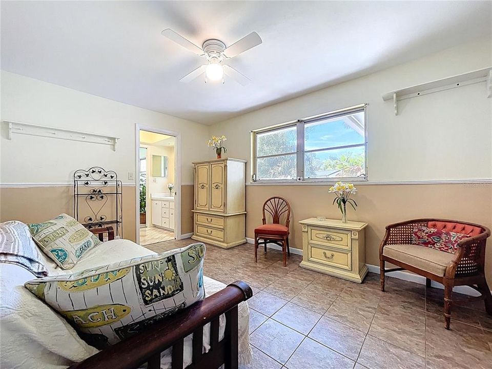 Active With Contract: $925,000 (5 beds, 4 baths, 2624 Square Feet)