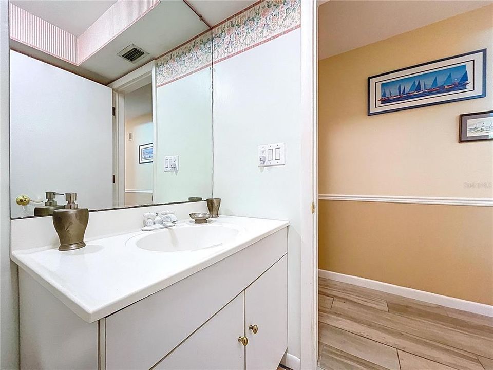 Active With Contract: $925,000 (5 beds, 4 baths, 2624 Square Feet)