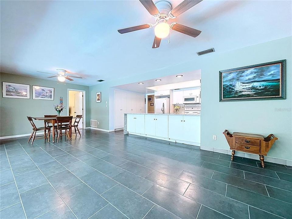 Active With Contract: $925,000 (5 beds, 4 baths, 2624 Square Feet)