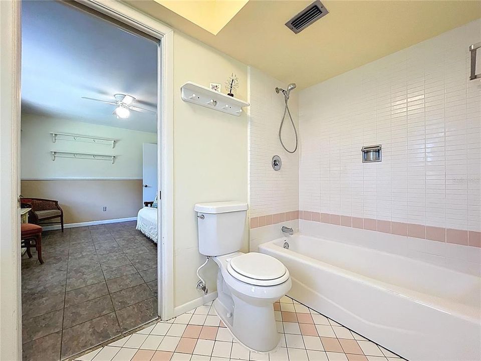 Active With Contract: $925,000 (5 beds, 4 baths, 2624 Square Feet)