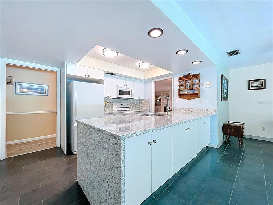 Active With Contract: $925,000 (5 beds, 4 baths, 2624 Square Feet)