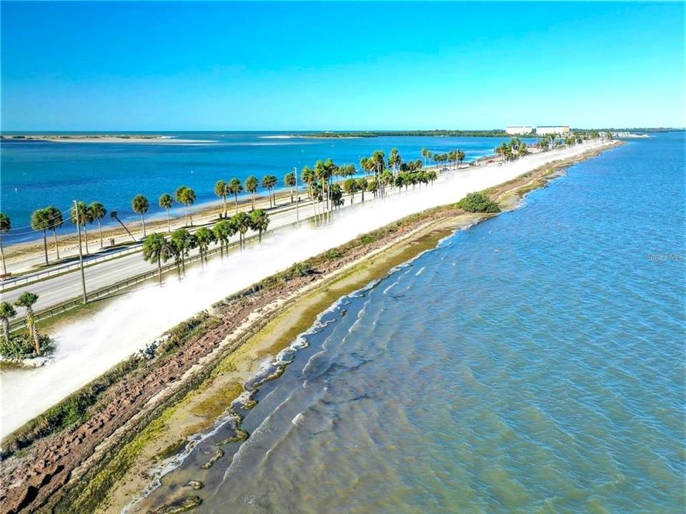 Active With Contract: $925,000 (5 beds, 4 baths, 2624 Square Feet)