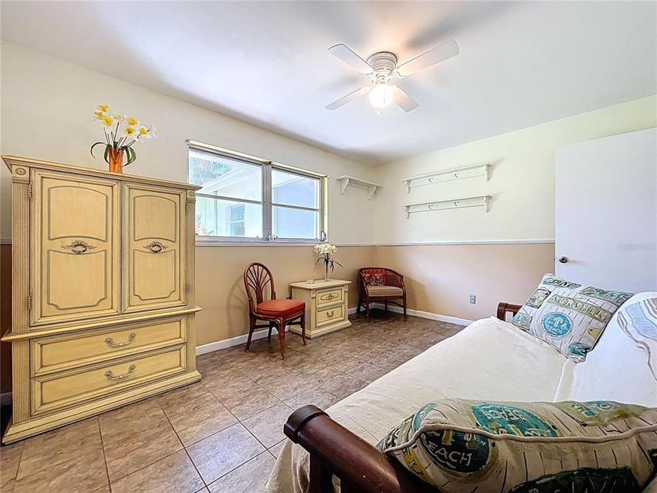 Active With Contract: $925,000 (5 beds, 4 baths, 2624 Square Feet)