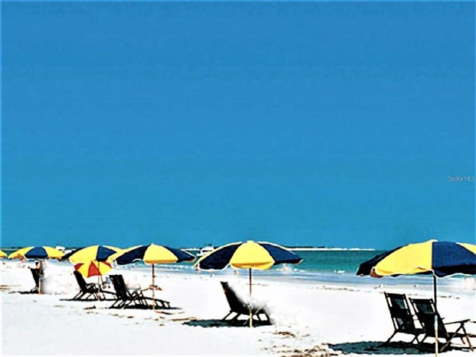 Active With Contract: $925,000 (5 beds, 4 baths, 2624 Square Feet)