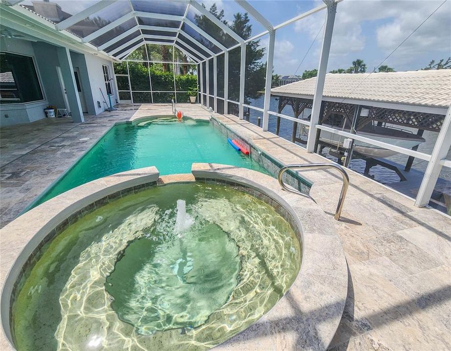 Activo con contrato: $850,000 (4 camas, 2 baños, 2661 Pies cuadrados)