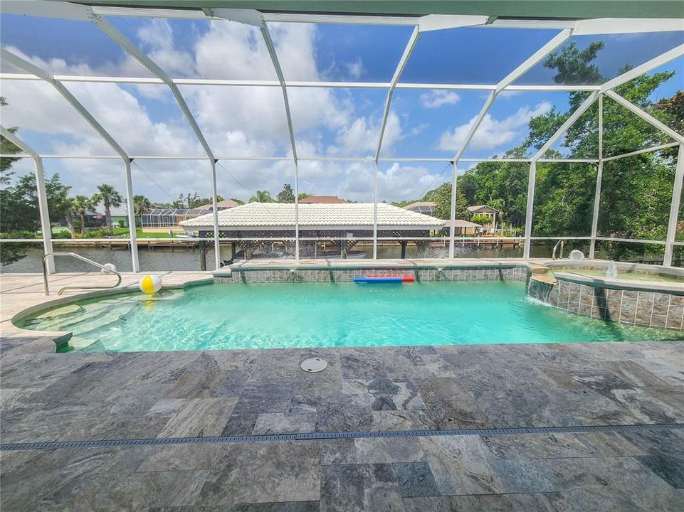 Activo con contrato: $850,000 (4 camas, 2 baños, 2661 Pies cuadrados)