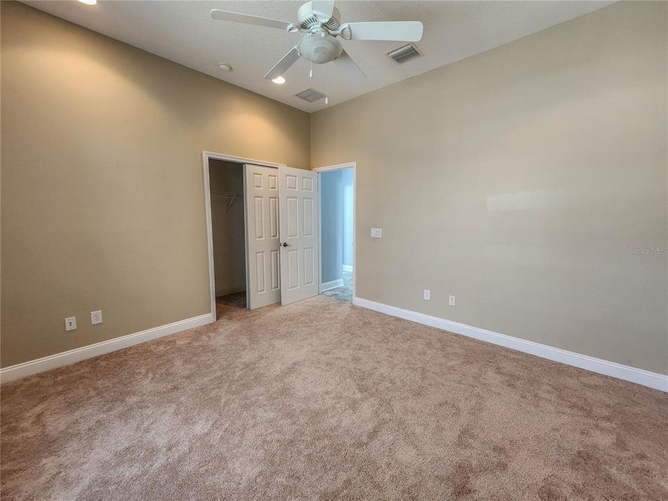 Activo con contrato: $850,000 (4 camas, 2 baños, 2661 Pies cuadrados)