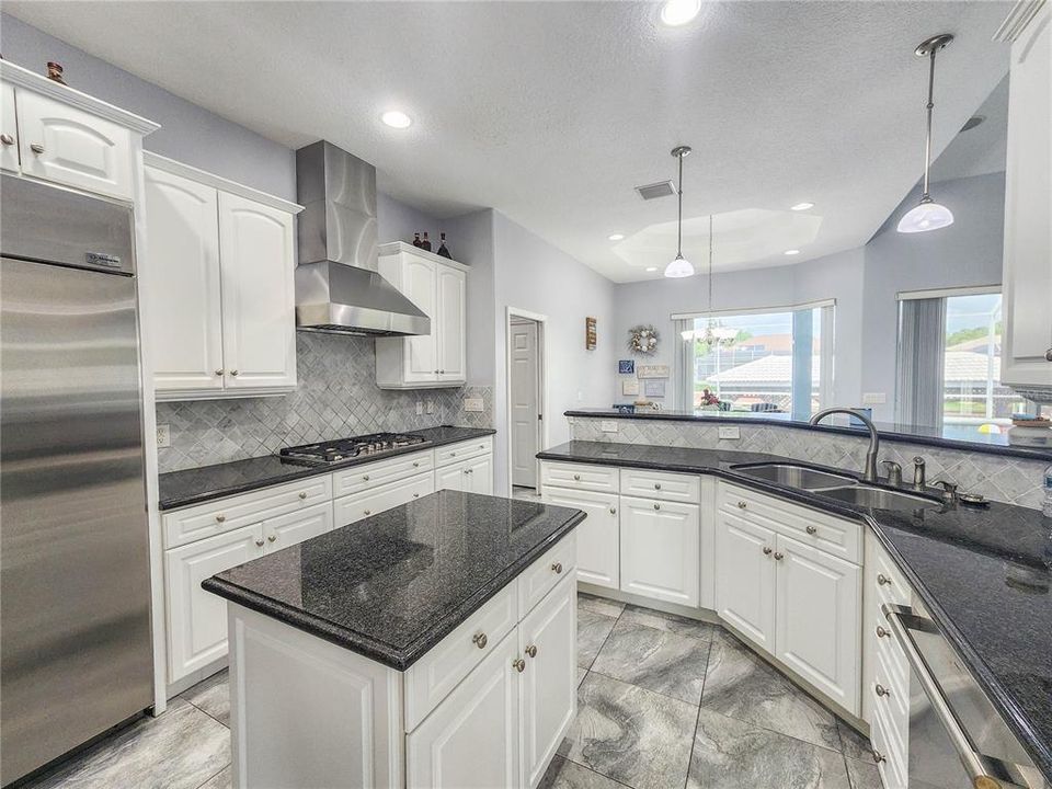 Activo con contrato: $850,000 (4 camas, 2 baños, 2661 Pies cuadrados)