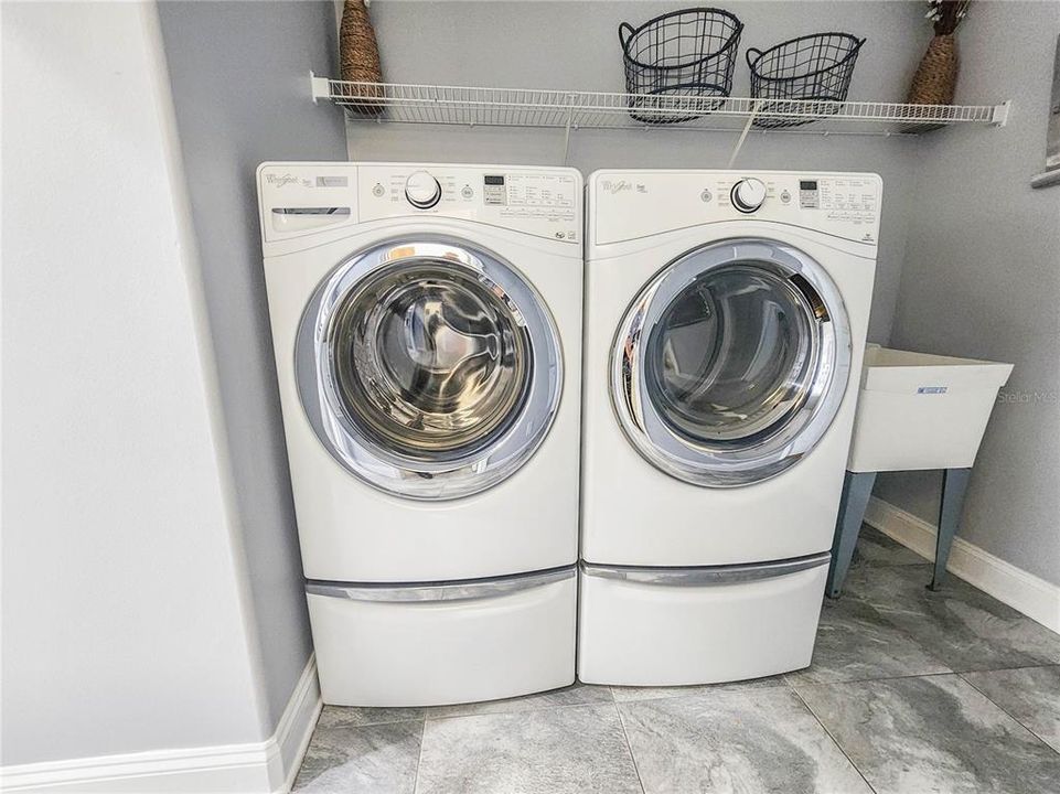 Activo con contrato: $850,000 (4 camas, 2 baños, 2661 Pies cuadrados)