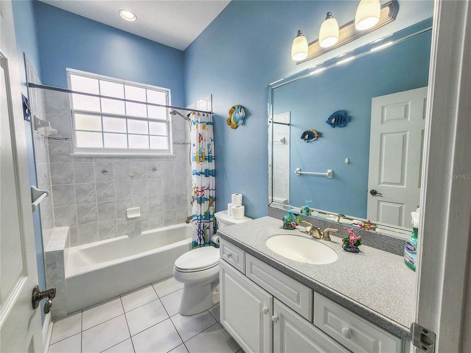 Activo con contrato: $850,000 (4 camas, 2 baños, 2661 Pies cuadrados)