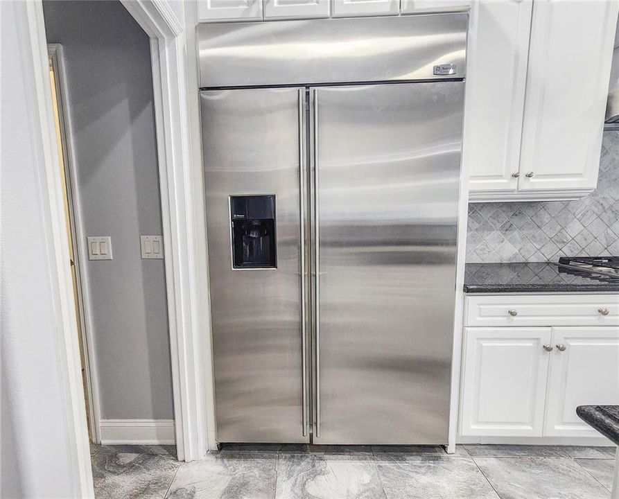 Activo con contrato: $850,000 (4 camas, 2 baños, 2661 Pies cuadrados)