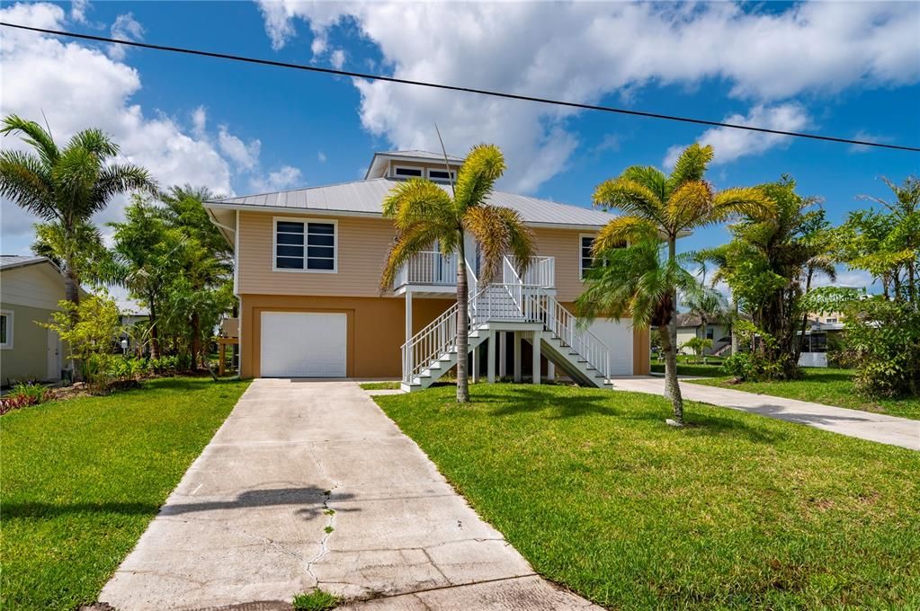 For Sale: $795,000 (3 beds, 3 baths, 2406 Square Feet)