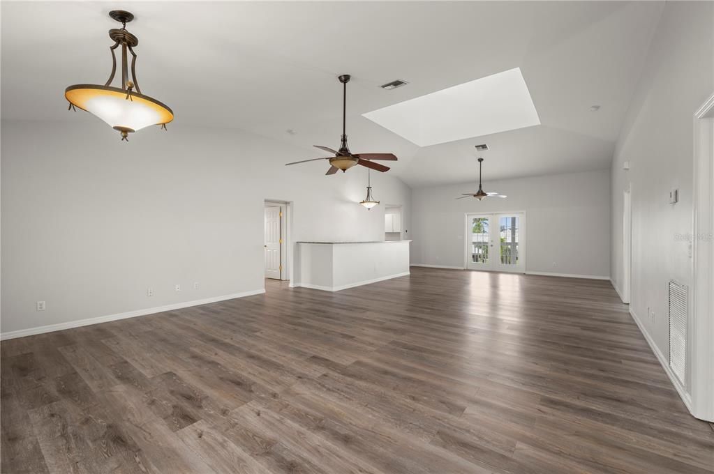 For Sale: $795,000 (3 beds, 3 baths, 2406 Square Feet)