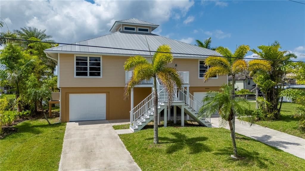 For Sale: $795,000 (3 beds, 3 baths, 2406 Square Feet)