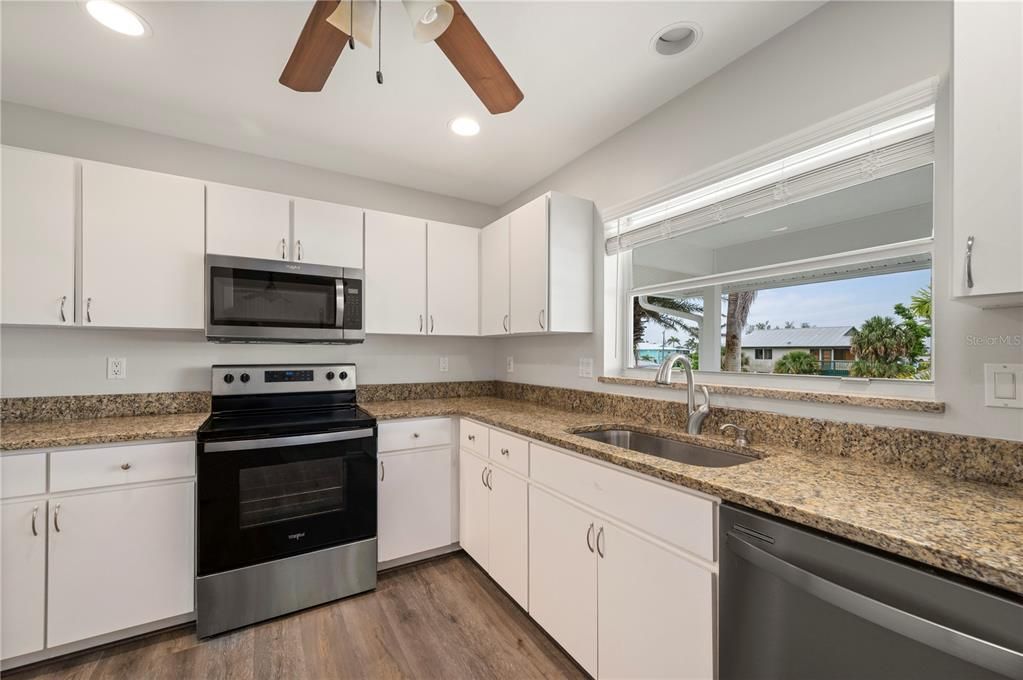 For Sale: $795,000 (3 beds, 3 baths, 2406 Square Feet)