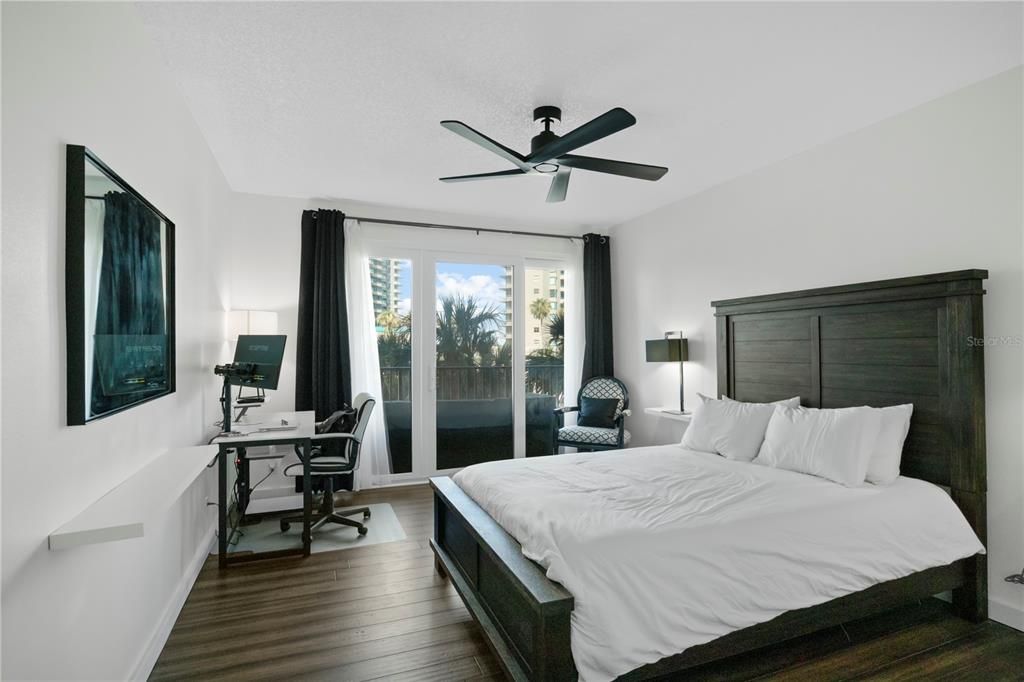 合同活跃: $699,000 (2 贝兹, 2 浴室, 1570 平方英尺)