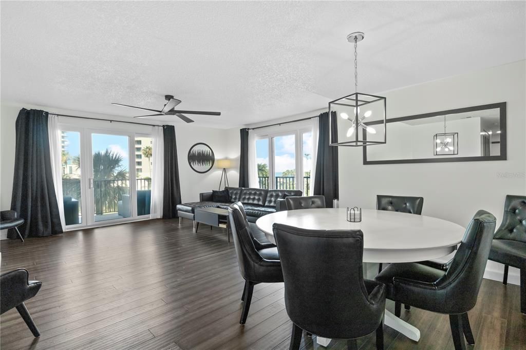 合同活跃: $699,000 (2 贝兹, 2 浴室, 1570 平方英尺)