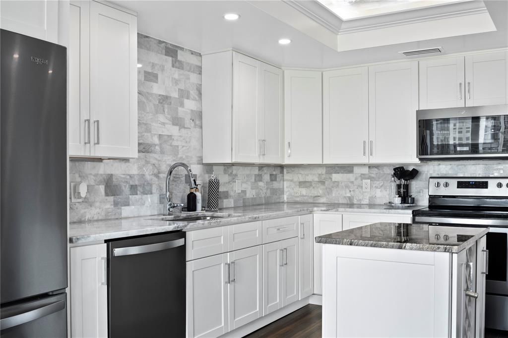 合同活跃: $699,000 (2 贝兹, 2 浴室, 1570 平方英尺)