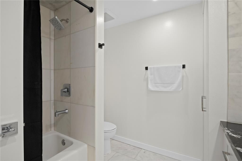 合同活跃: $699,000 (2 贝兹, 2 浴室, 1570 平方英尺)